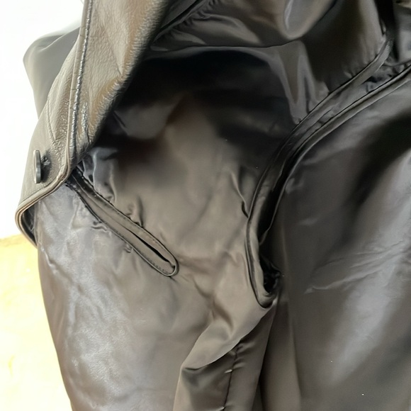 Danier leather men’s leather jacket with Thermolite lining. Size medium. - Picture 8 of 8